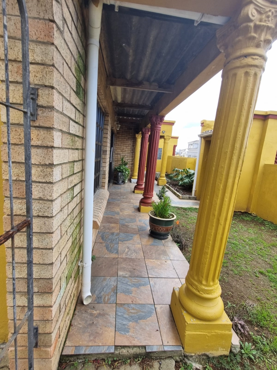 4 Bedroom Property for Sale in Kwa Nobuhle Eastern Cape